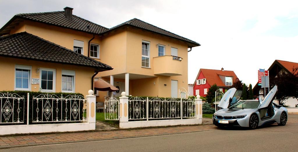 רוסט Gaestehaus Tante Tienchen 7 Minuten Zu Fuss Zum Europa Park , Plus Kostenloses Parkplatzticket Rulantica ,Alle Unsere Suiten Haben Einen Balkon מראה חיצוני תמונה