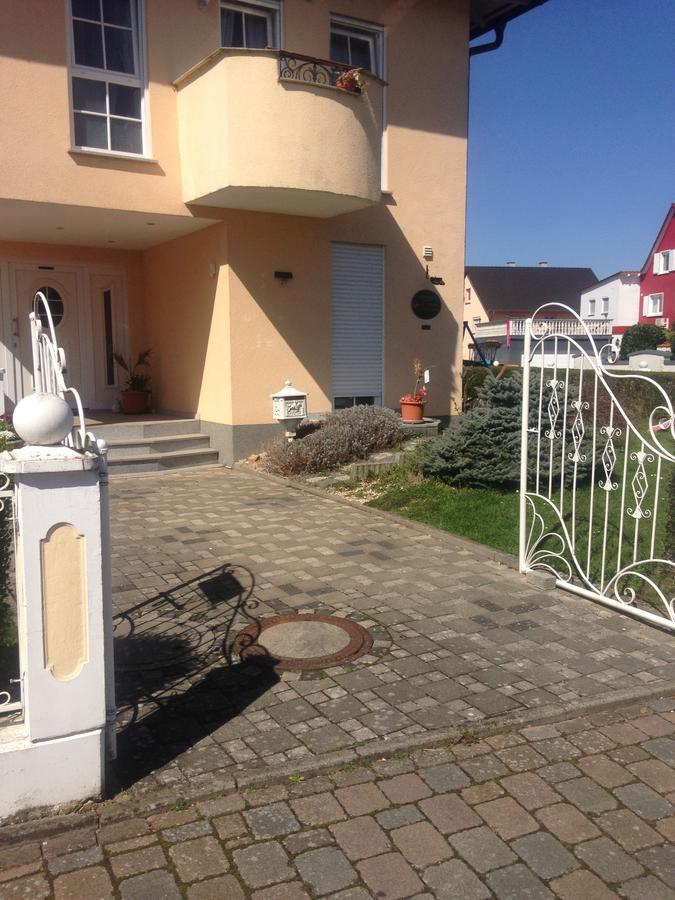 רוסט Gaestehaus Tante Tienchen 7 Minuten Zu Fuss Zum Europa Park , Plus Kostenloses Parkplatzticket Rulantica ,Alle Unsere Suiten Haben Einen Balkon מראה חיצוני תמונה