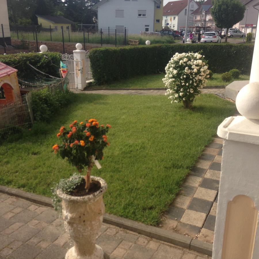 רוסט Gaestehaus Tante Tienchen 7 Minuten Zu Fuss Zum Europa Park , Plus Kostenloses Parkplatzticket Rulantica ,Alle Unsere Suiten Haben Einen Balkon מראה חיצוני תמונה