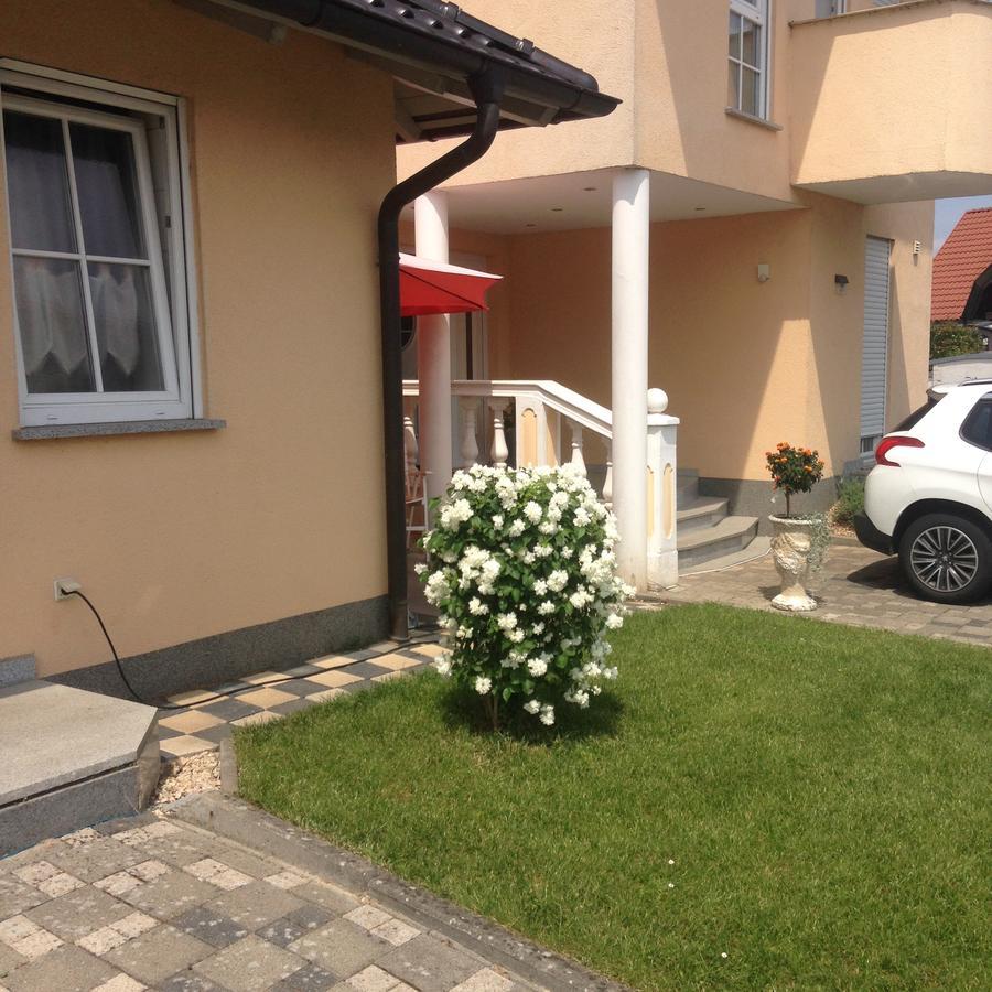רוסט Gaestehaus Tante Tienchen 7 Minuten Zu Fuss Zum Europa Park , Plus Kostenloses Parkplatzticket Rulantica ,Alle Unsere Suiten Haben Einen Balkon מראה חיצוני תמונה