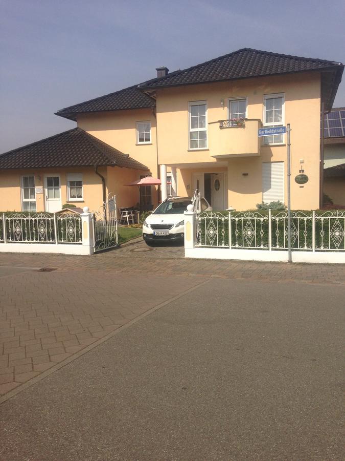 רוסט Gaestehaus Tante Tienchen 7 Minuten Zu Fuss Zum Europa Park , Plus Kostenloses Parkplatzticket Rulantica ,Alle Unsere Suiten Haben Einen Balkon מראה חיצוני תמונה