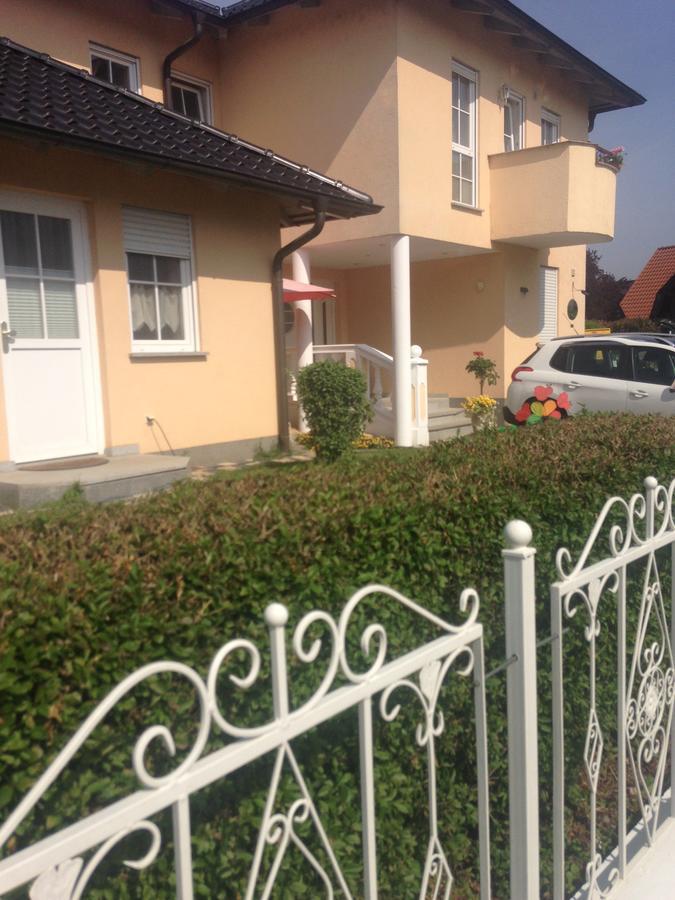 רוסט Gaestehaus Tante Tienchen 7 Minuten Zu Fuss Zum Europa Park , Plus Kostenloses Parkplatzticket Rulantica ,Alle Unsere Suiten Haben Einen Balkon מראה חיצוני תמונה